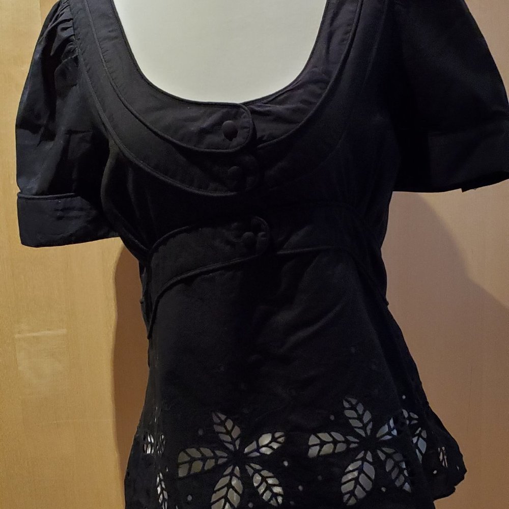 Black short sleeve shirt